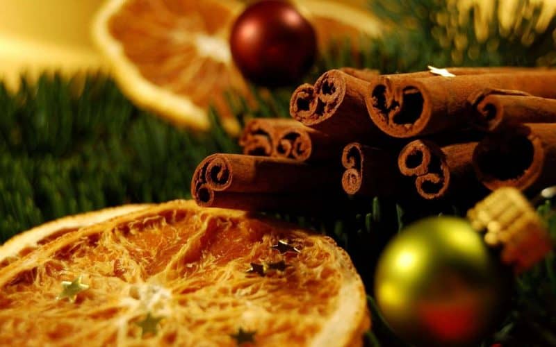 Kalėdų jaukumui: 5 nepakartojami eteriniai aliejai